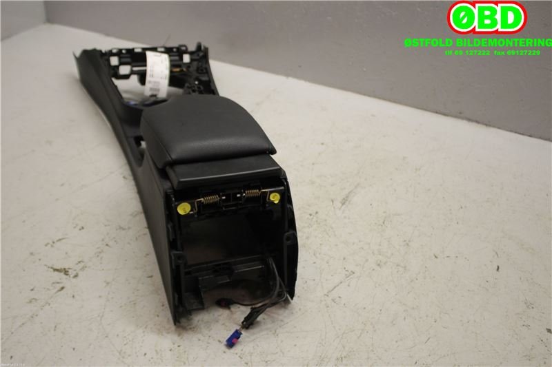 Sete armlene lokk til BMW 3-Serie 2012-2018 (F30/F31/F34) (F30/F31/F34) (BMW|51 16 9 235 437|51 16 9 360 522|)