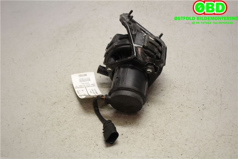 Diverse deler til Audi A8 1995-2002 (Type I)  (AUDI|078906601F|)