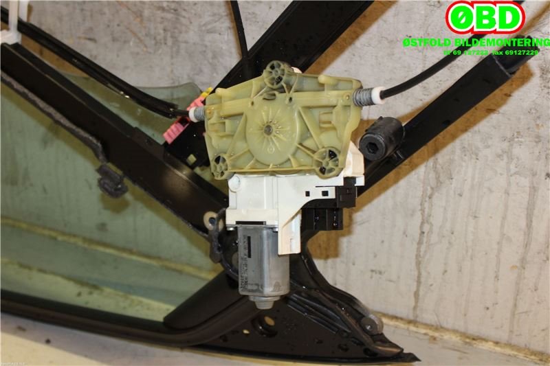 Ruteheis høyre foran til Audi A6 2005-2008 (Type III, Fase 1) (C6) (C6) (AUDI|4F0 837 462 D|)
