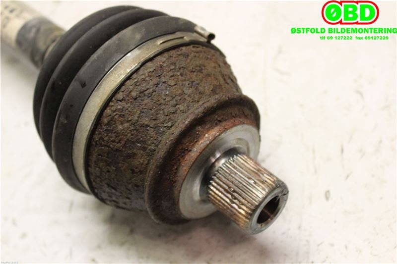 Drivaksel høyre foran til Audi A8 2003-2010 (Type II) (4E0 407 272 P||4E0407272P)