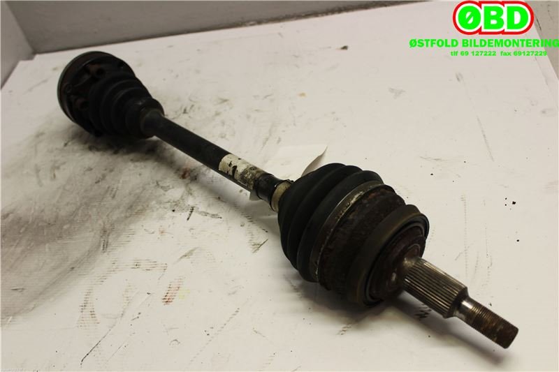 Drivaksel venstre foran til VW Transporter / Caravelle 2003-2009 (Fase 1) (T5) (T5) (VOLKSWAGEN|7E0 407 271 N|7E0 407 271 AA|)