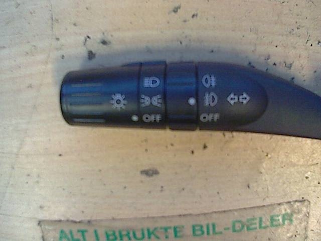 Bryter blink til Subaru Forester 2008-2013 (Type III)  (SUBARU|83115AG151|)