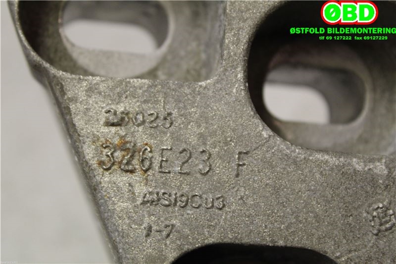 Motorfeste til Mercedes A-Klasse 2012-2018 (W176) (W176) (MERCEDES|A 246 240 06 17|)