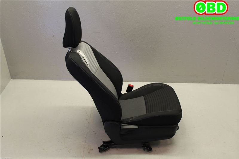 Sete foran høyre til Toyota Yaris 2014-2020 (Type III, Fase 2) (TOYOTA YARIS HYBRID|)