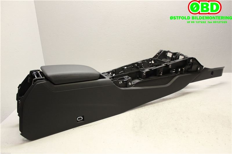 Sete armlene lokk til Audi A4 2015-2019 (Type V, Fase 1) (B9) (B9) (AUDI A4 AVANT|8W1863241A|)