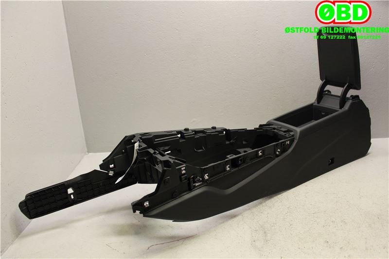 Sete armlene lokk til Audi A4 2015-2019 (Type V, Fase 1) (B9) (B9) (AUDI A4 AVANT|8W1863241A|)