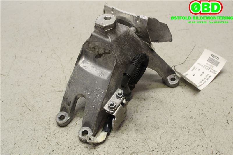 Motorfeste til Audi A4 2015-2019 (Type V, Fase 1) (B9) (B9) (AUDI A4 AVANT|8W0199308A|)