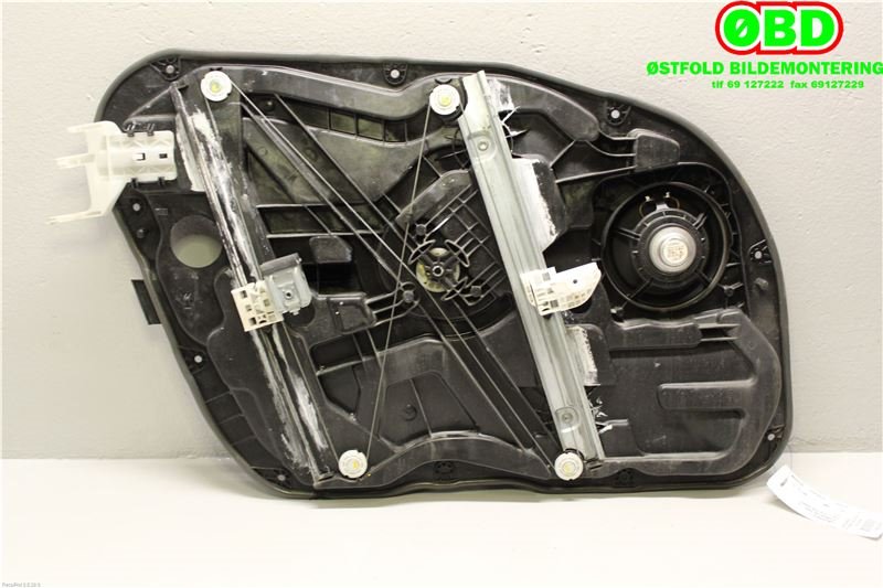 Ruteheis til Hyundai i40 2012-2017  (HYUNDAI|824813Z000|)