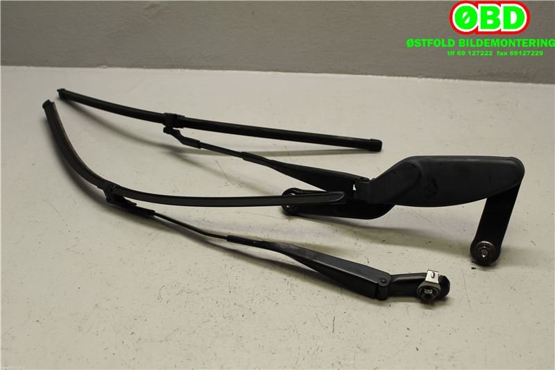 Viskerarmer frontrute til Mercedes CL, 2000-2006 (C215) (C215) (MERCEDES|A 215 820 20 44)