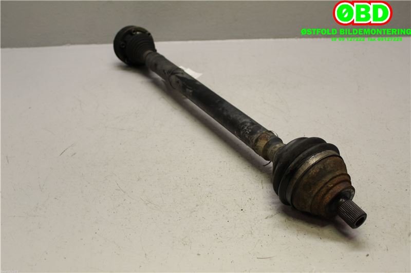 Drivaksel høyre foran til VW Passat 2005-2010 (B6) (B6) (VOLKSWAGEN|3C0 407 272 BS|5Q0 407 272 FF|)