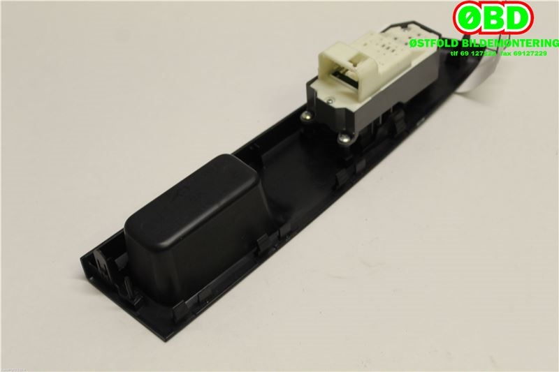 Bryter ruteheis til Toyota Yaris 2012-2014 (Type III, Fase 1)  (TOYOTA|848200D170|)
