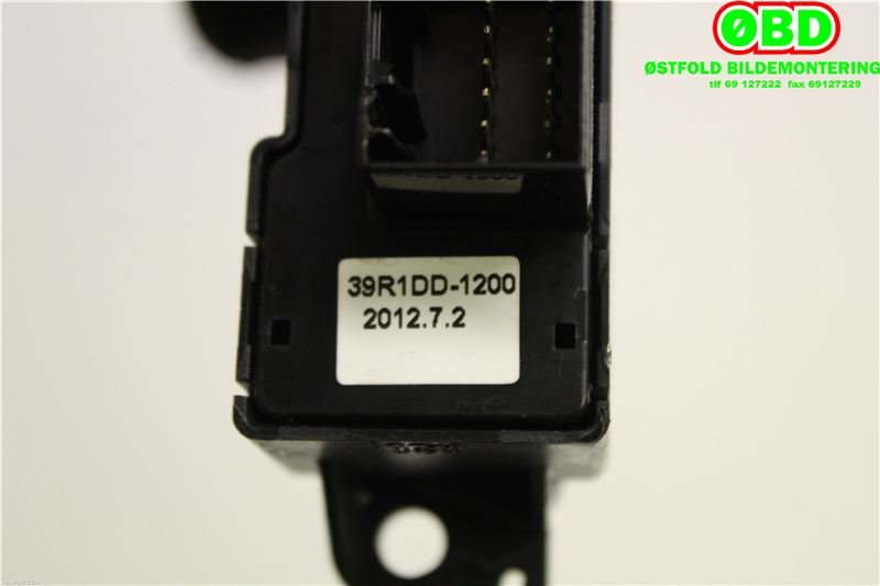 Bryter setevarme til Hyundai i40 2012-2017  (HYUNDAI|937303Z200|)