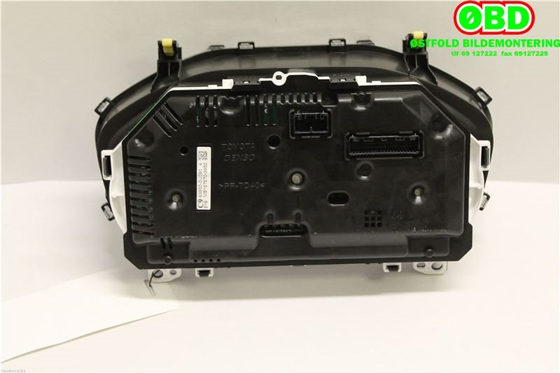 Instrumentpanel til Toyota Yaris 2014-2020 (Type III, Fase 2)  (TOYOTA|838000UC90|)