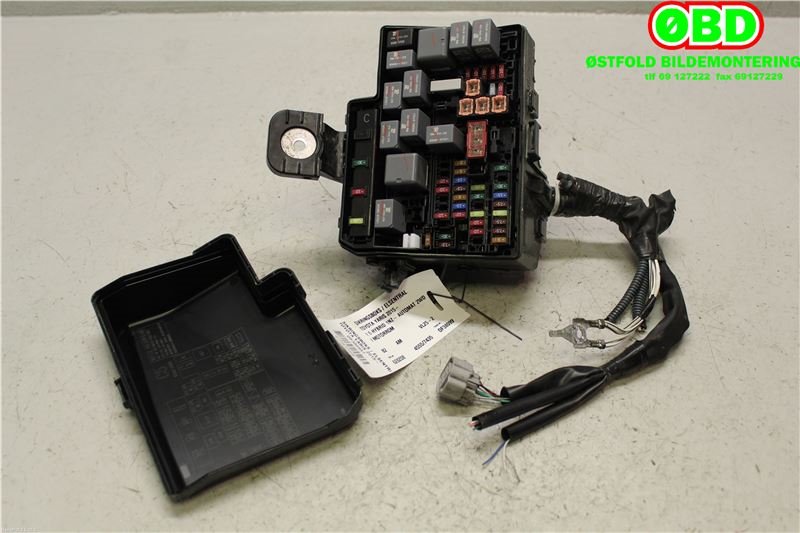 Sikringsboks til Toyota Yaris 2014-2020 (Type III, Fase 2) (TOYOTA|8274152100||821150DQ20B)