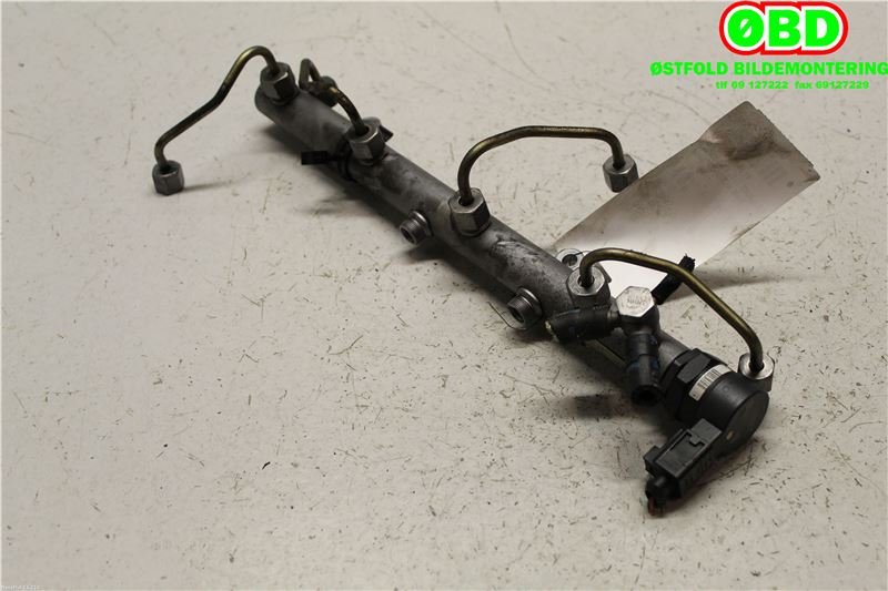 Dyseskinne (fuelrail) til Audi A8 2003-2010 (Type II) (AUDI|057 130 090 L||057130090H)