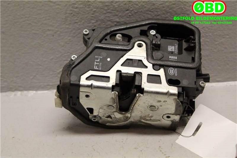 Låsekasse venstre til BMW 3-Serie 2005-2011 (E90/E91/E92/E93) (E90/E91/E92/E93) (BMW|51 21 7 202 143||7059967)
