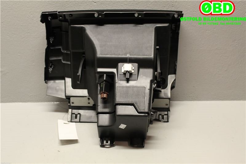Hanskerom til Nissan Leaf 2011-2017 (Type I)  (NISSAN|685203NL0B|)
