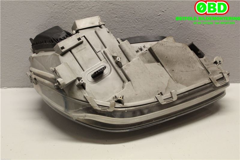 Frontlykt venstre halogen til Mercedes S-Klasse 1999-2005 (W220) (W220) (MERCEDES|A 220 820 07 61||2208200761)