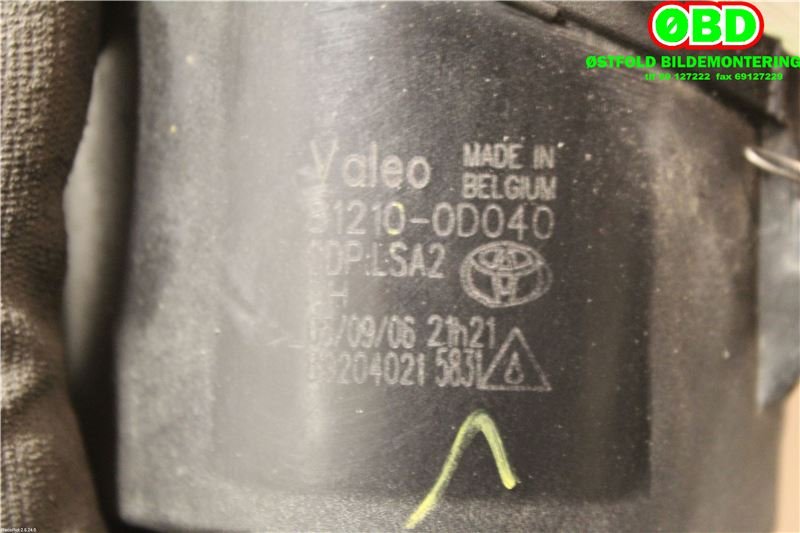 Tåkelykt høyre foran til Toyota Avensis 2003-2008 (Type II)  (TOYOTA|812100D040|812100D042)