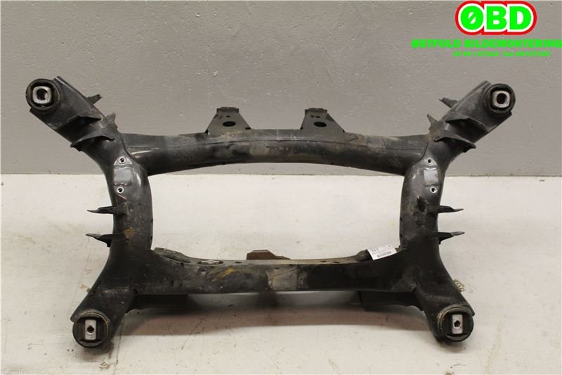 Travers bak til BMW 3-Serie 2012-2018 (F30/F31/F34) (F30/F31/F34) (BMW|33 31 6 792 505|)