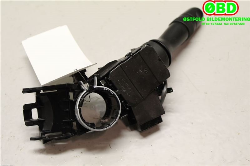 Bryter blink til Toyota RAV4 2009-2013 (Type III, Fase 2) (TOYOTA|8414042111|)