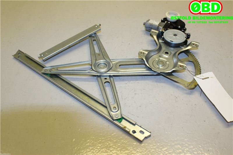 Ruteheis venstre foran til Toyota Yaris 2014-2020 (Type III, Fase 2) (TOYOTA|698200D440|)