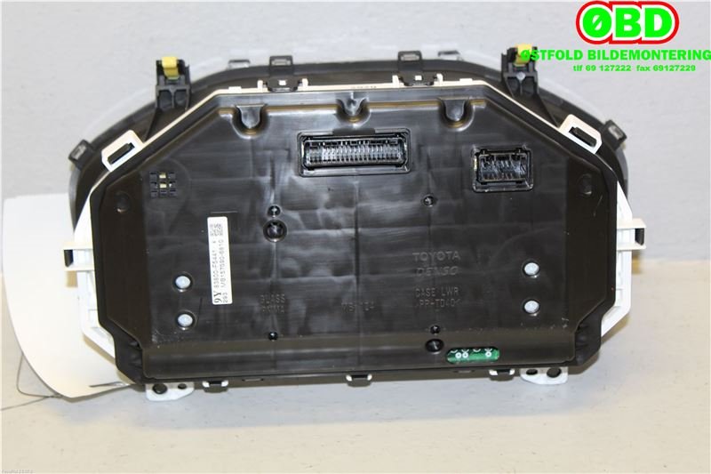 Instrumentpanel til Toyota Yaris 2014-2020 (Type III, Fase 2)  (TOYOTA|83800F5441|)