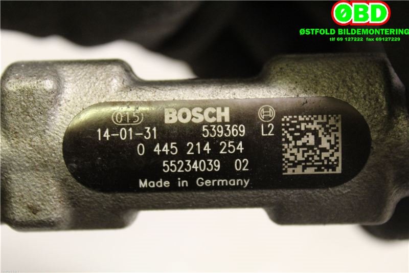 Dyseskinne (fuelrail) til Jeep Cherokee 2014-->> (Type V)  (JEEP|68142257AA|0445214254|55234039)