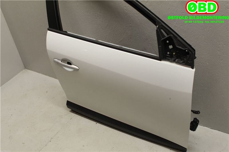 Dør høyre foran til Renault Megane 2009-2016 Type III  (RENAULT|801003028R|801006560R|)