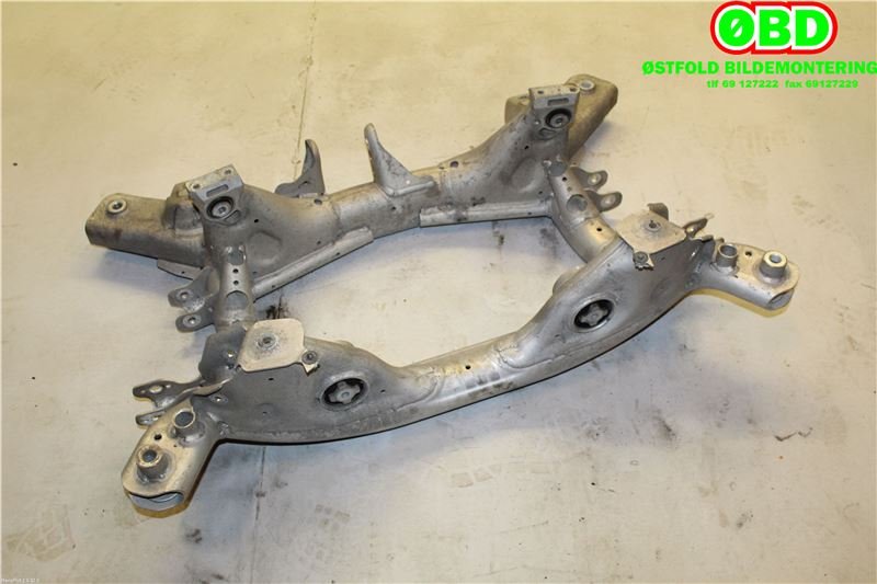 Travers bak til BMW 5-Serie 2010-2017 (F10/F11) (F10/F11) (BMW|33 31 2 284 090|)