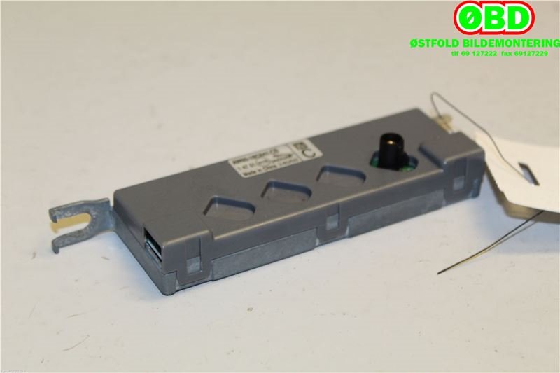 Antenne forsterker til Jaguar XJ X351 2010-->>  (JAGUAR|C2D2984||AW9318C847CB)