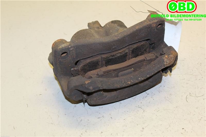 Bremsecaliper venstre foran til Nissan Navara 2016-->> (D23) (D23) (NISSAN|)