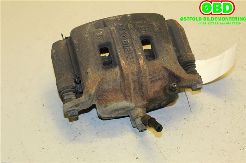 Bremsecaliper venstre foran til Nissan Navara 2016-->> (D23) (D23) (NISSAN|)