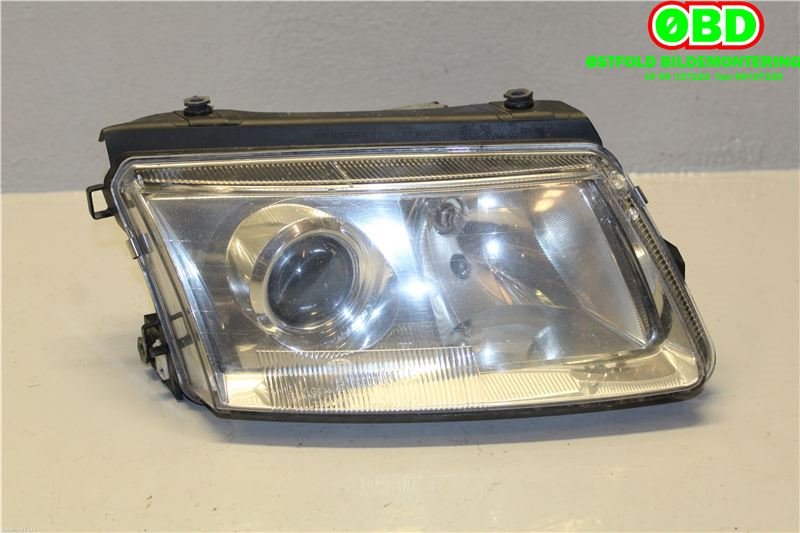 Frontlykt høyre xenon til VW Passat 1997-2000 (B5,3B) (B5,3B) (VOLKSWAGEN|3B0 941 018 H|)