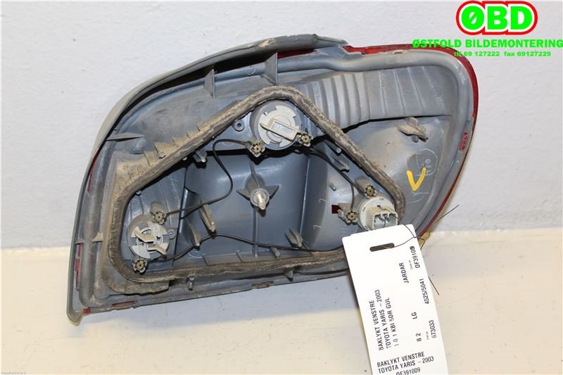 Baklykt venstre til Toyota Yaris 1999-2003 (Type I, Fase 1)  (TOYOTA|8156052120|)