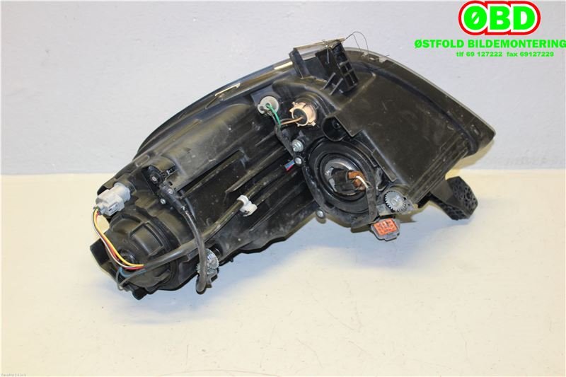 Frontlykt høyre halogen til Peugeot iOn 2011-2020  (PEUGEOT|6206 W9|)