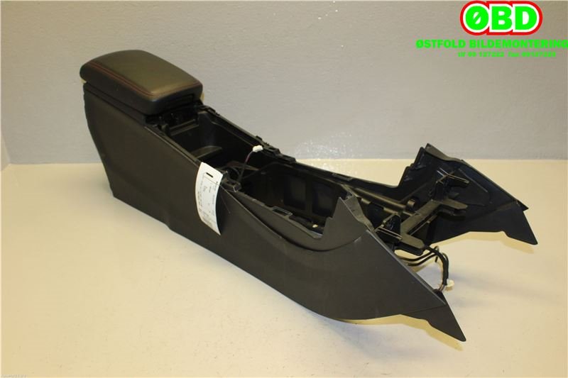 Sete armlene lokk til Mercedes A-Klasse 2012-2018 (W176) (W176) (MERCEDES|A 176 680 13 50|)