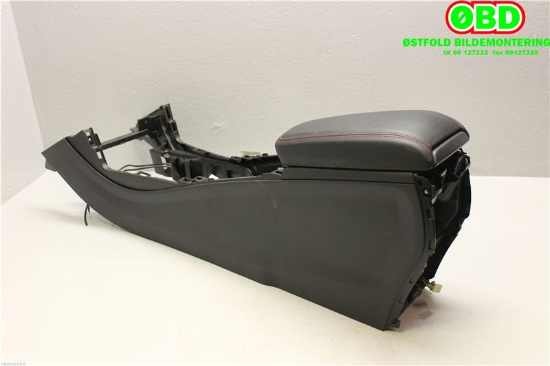 Sete armlene lokk til Mercedes A-Klasse 2012-2018 (W176) (W176) (MERCEDES|A 176 680 13 50|)