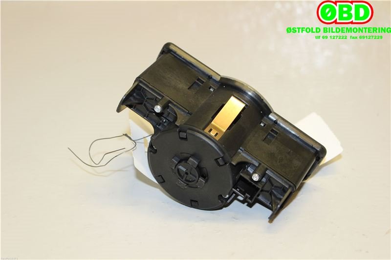 Bryter lys til Mercedes GLK 2008-2015 (X204) (X204) (MERCEDES|A 204 905 31 03|)