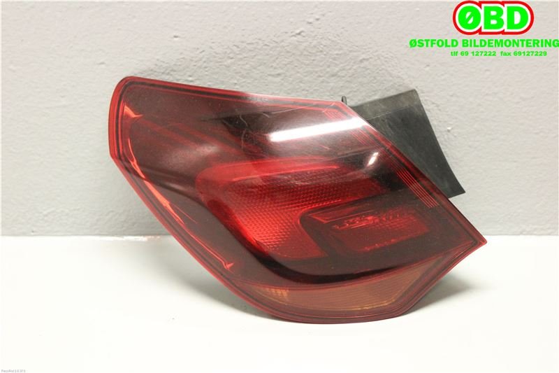 Baklykt venstre til Opel Astra J 2010-2015 (OPEL|13319949|1222209|)