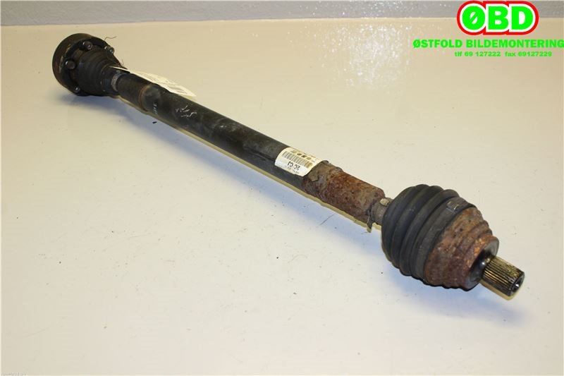 Drivaksel høyre foran til VW Caddy 2004-2010 (Type III, Fase 1) (VOLKSWAGEN|1K0 407 272 CC|5Q0 407 272 FF|1K0407272CC)