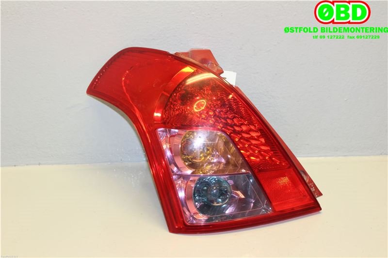 Baklykt venstre til Suzuki Swift 2005-2010 (SUZUKI|35670-63J00|)