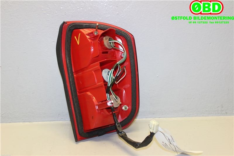 Baklykt venstre til Toyota RAV4 2000-2006 (Type II) (TOYOTA|8156142060|)