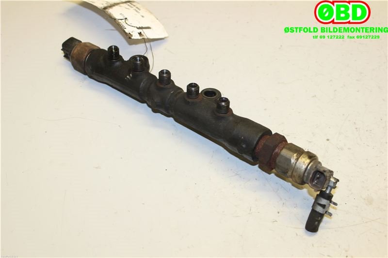 Dyseskinne (fuelrail) til Toyota Avensis 2003-2008 (Type II) (TOYOTA|2381027030|)