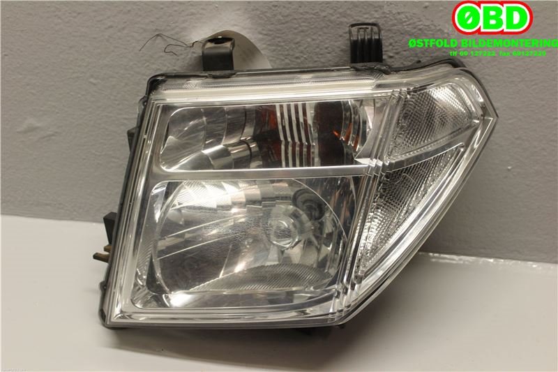 Frontlykt venstre halogen til Nissan Navara 2005-2010 (Fase 1) (D40) (D40) (NISSAN|26060EB40A|26060EB30C|)