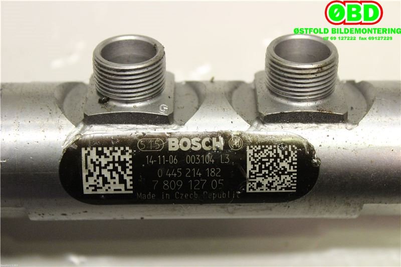 Dyseskinne (fuelrail) til BMW 5-Serie 2010-2017 (F10/F11) (F10/F11) (|0445214182|7809127)