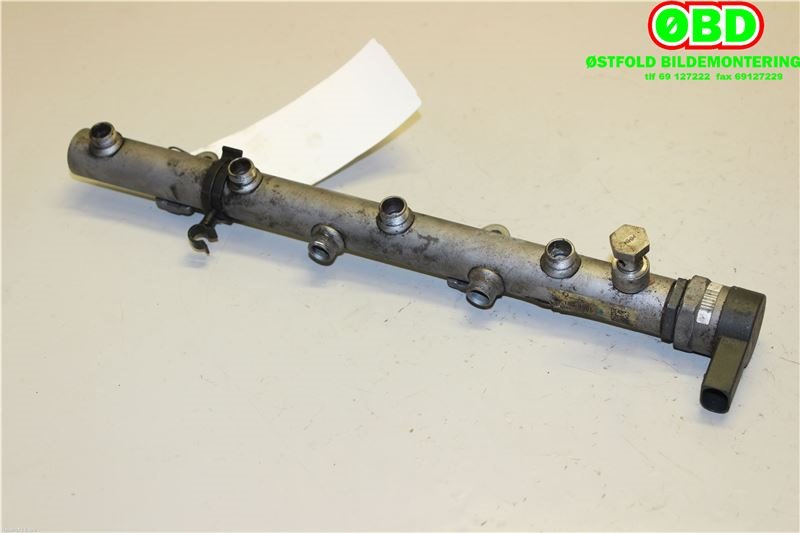 Dyseskinne (fuelrail) til Audi A8 2003-2010 (Type II) (AUDI|057 130 090 L||057130090L)