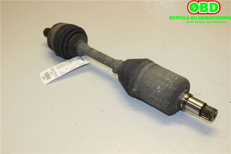 Drivaksel høyre foran til Mercedes GLK 2008-2015 (X204) (X204) (MERCEDES|A 204 330 27 01|A 204 330 16 00|)