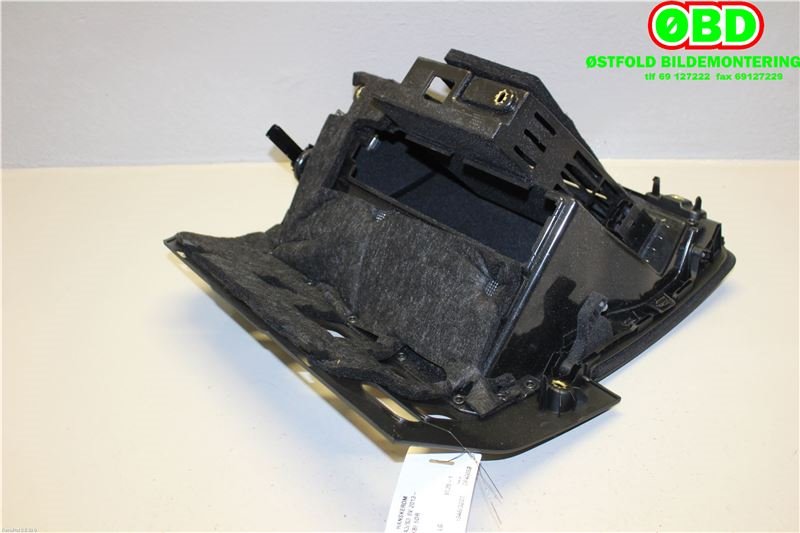 Hanskerom til Audi A3 2016-2020 (Type III, Fase 2)  (AUDI|8V1857035D|)