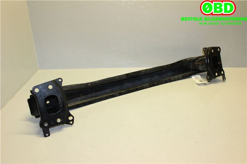 Støtfangerforsterkning foran til VW Caddy 2004-2010 (Type III, Fase 1)  (VOLKSWAGEN|1T0 807 109 B|)